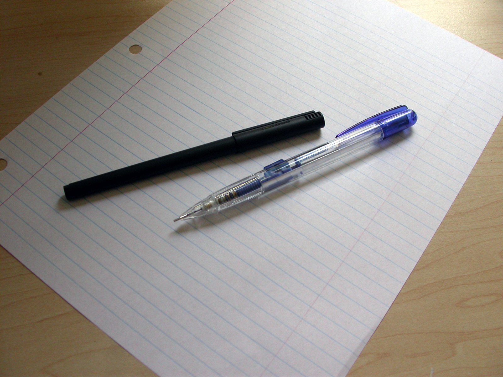 Pen pencil book. Ручка карандаш. Карандаши авторучки. Простой карандаш ручка. Шариковая ручка на бумаге.